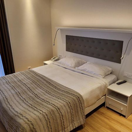 Black Sea Apartments Alliance Palace Батумі Екстер'єр фото