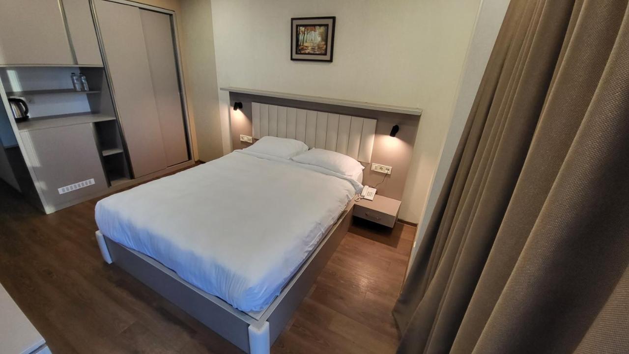 Black Sea Apartments Alliance Palace Батумі Екстер'єр фото