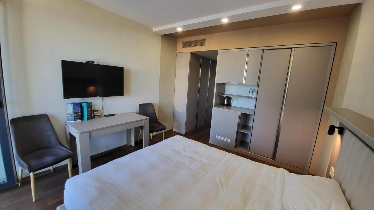 Black Sea Apartments Alliance Palace Батумі Екстер'єр фото