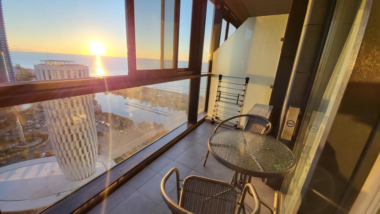Black Sea Apartments Alliance Palace Батумі Екстер'єр фото